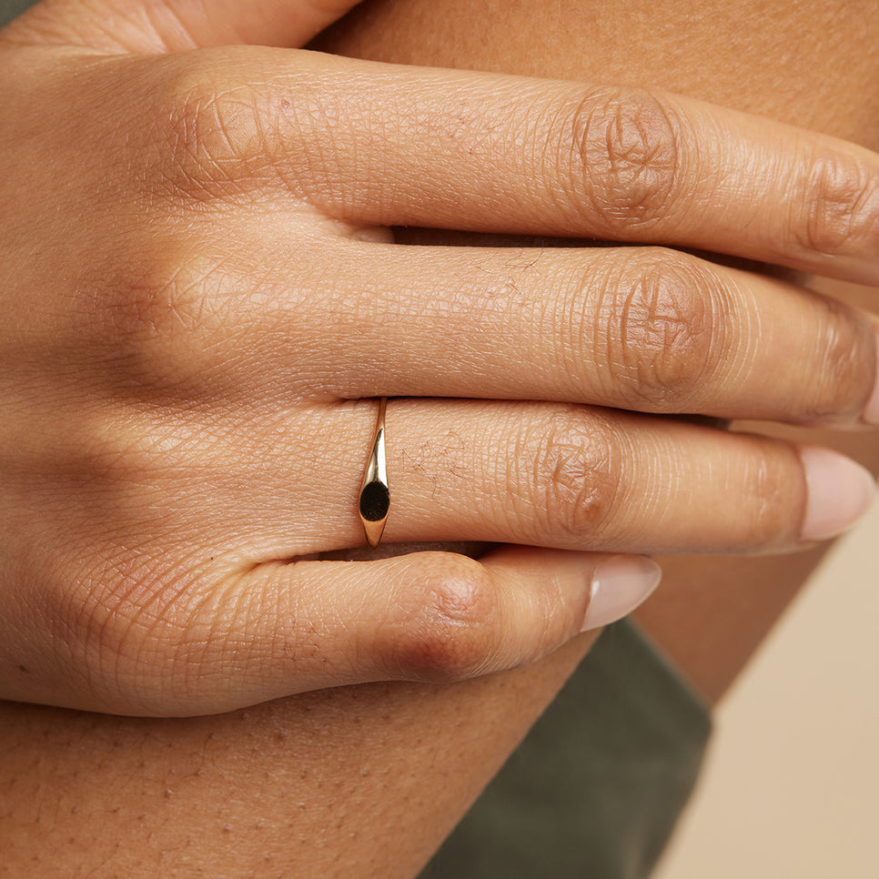 Graduation Gifts - Signet Ring in Solid Gold - Signet Ring - Astrid & Miyu