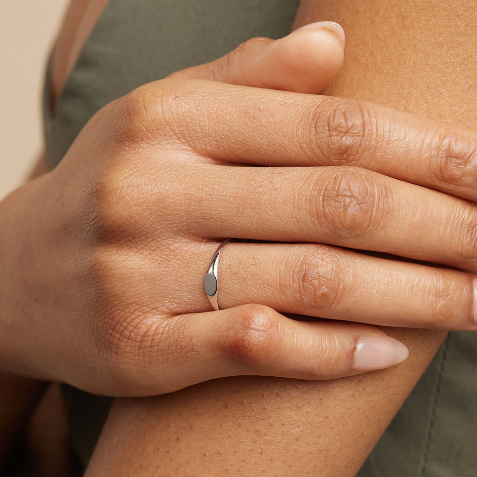 Graduation Gifts - Signet Ring in Solid White Gold - Signet Ring - Astrid &amp; Miyu