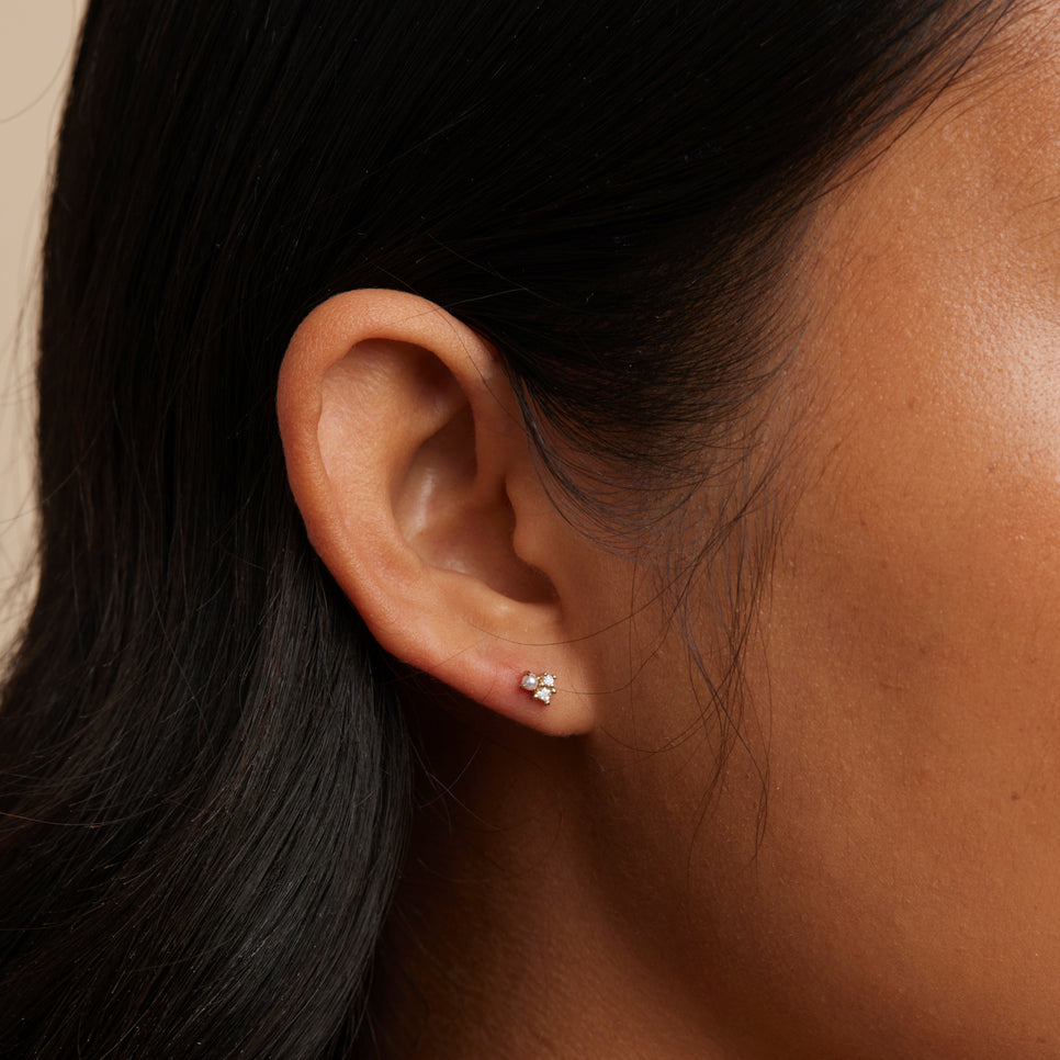 18k Gold Plated Jewellery - Pearl & Crystal Studs in Gold - Stud Earrings - Astrid &amp; Miyu