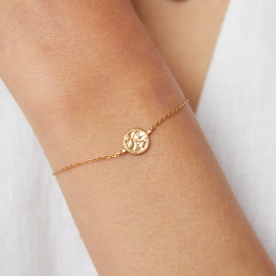 18k Gold Plated Jewellery - Cancer Zodiac Bracelet in Gold - Zodiac - Astrid &amp; Miyu