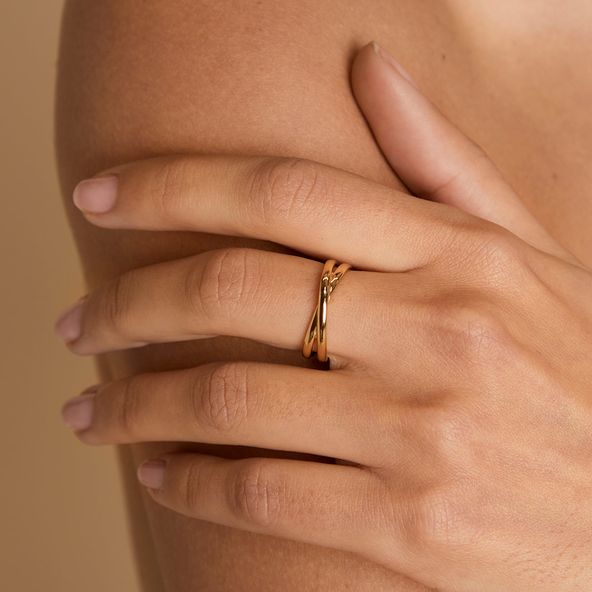 Crossover Illusion Band Ring in Gold-Astrid &amp; Miyu