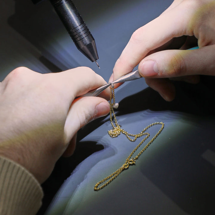 Bespoke story chain - Bespoke Story Chain - Welding - Astrid & Miyu