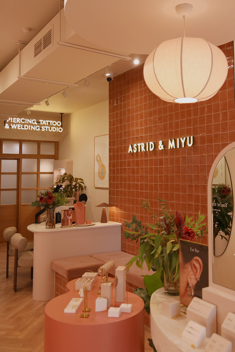 Cosy_Ambience_1_b86282c4-cca5-4187-a03c-d8eb1baddb59-Astrid &amp; Miyu