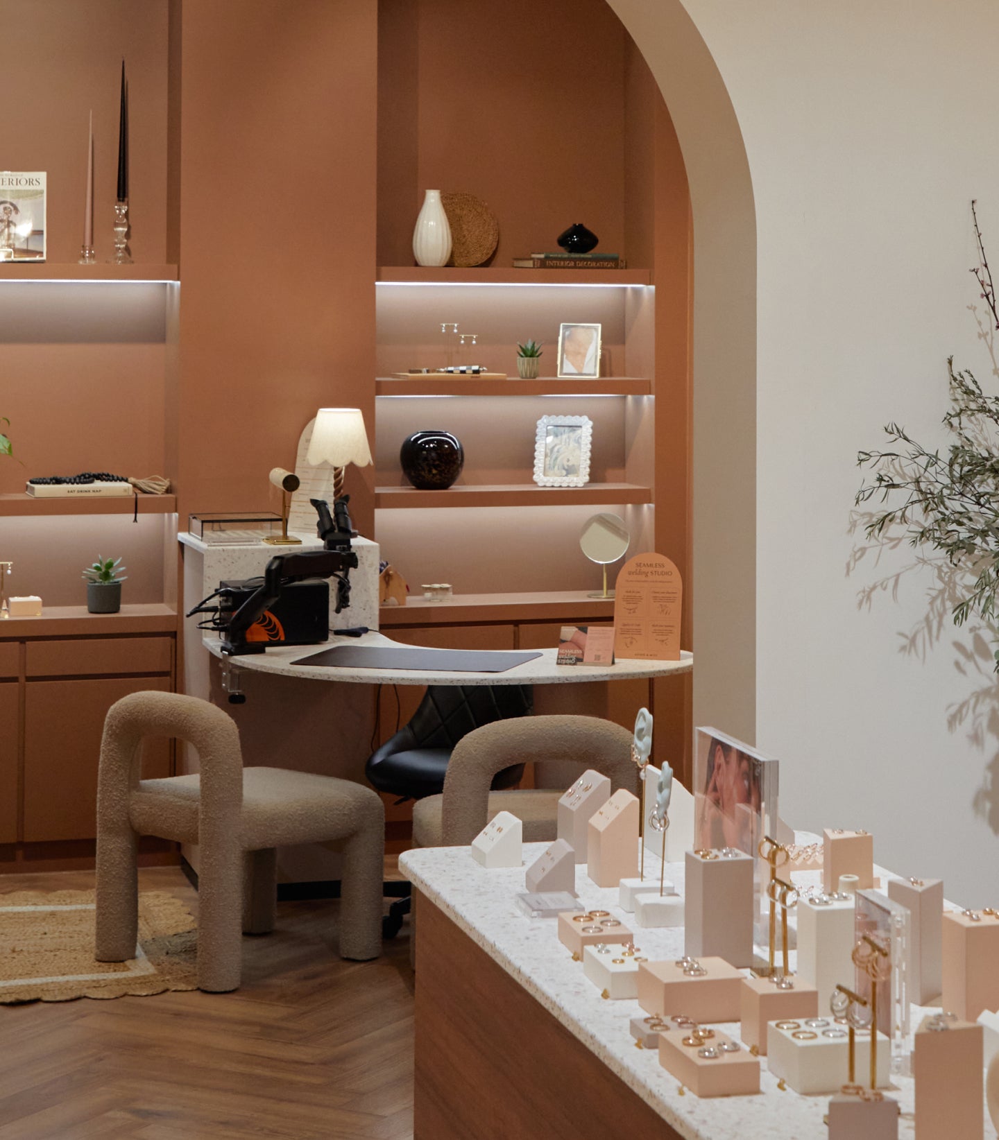 Hero_Desktop_1_7-Astrid &amp; Miyu