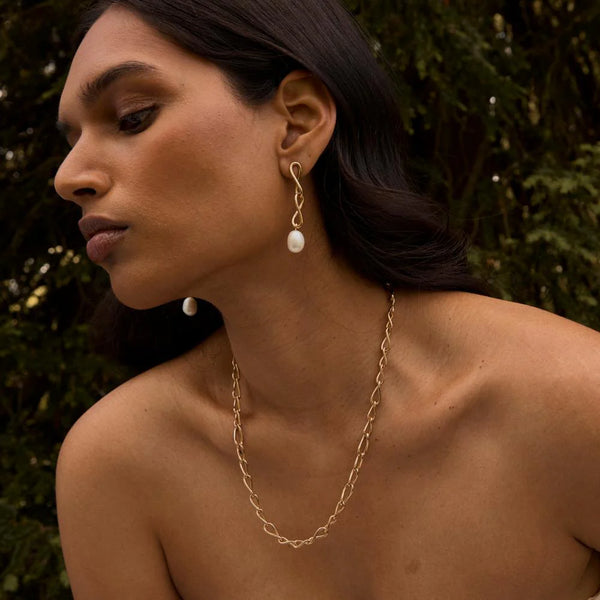 pearls410_1-Astrid &amp; Miyu