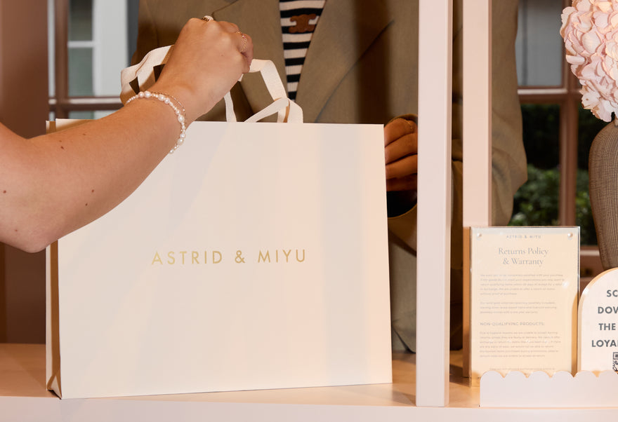 Save_on_services_desktop_f2151549-d4dd-4624-8656-6df715aa880c-Astrid & Miyu