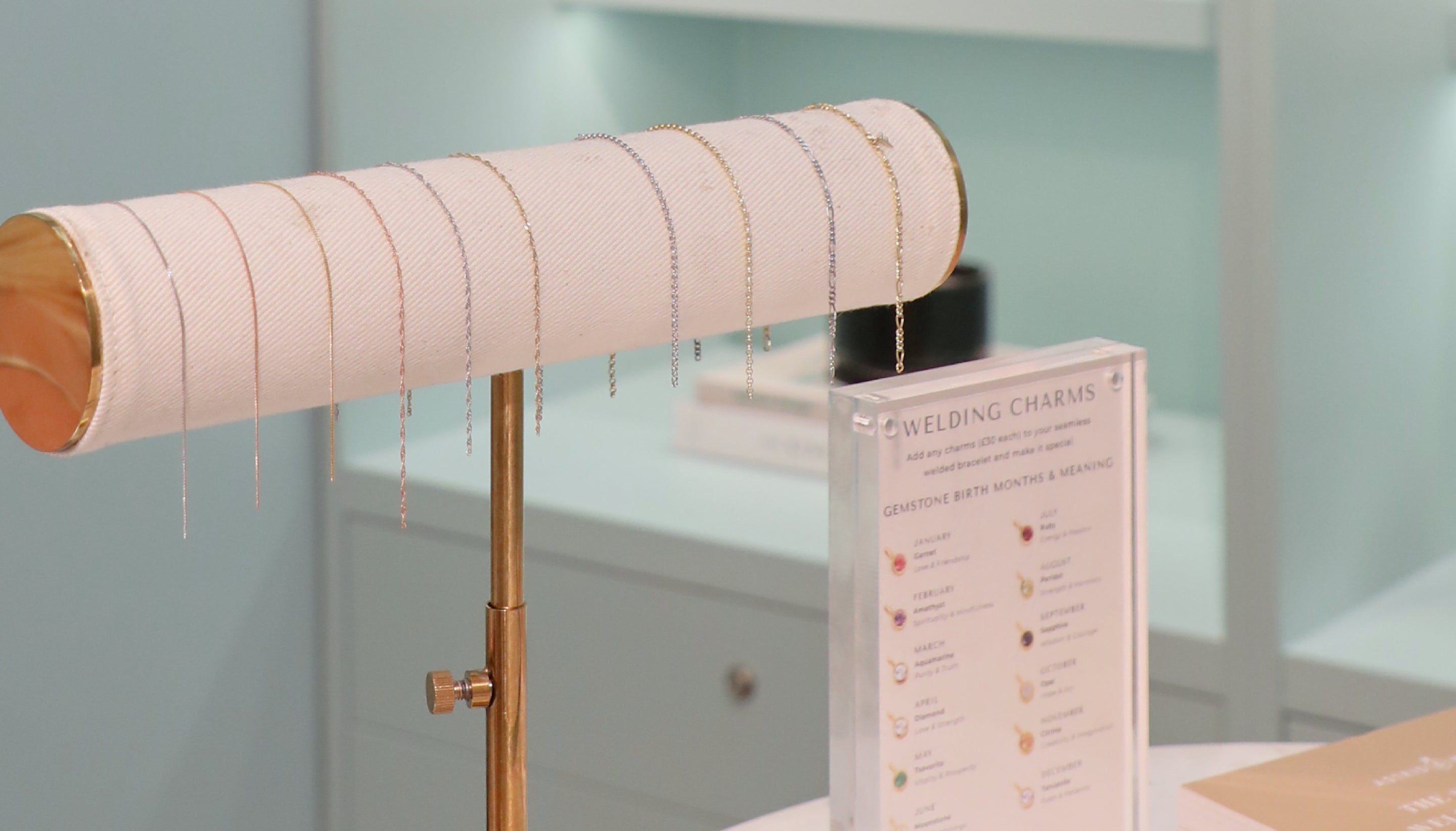 store_services_desktop-Astrid &amp; Miyu