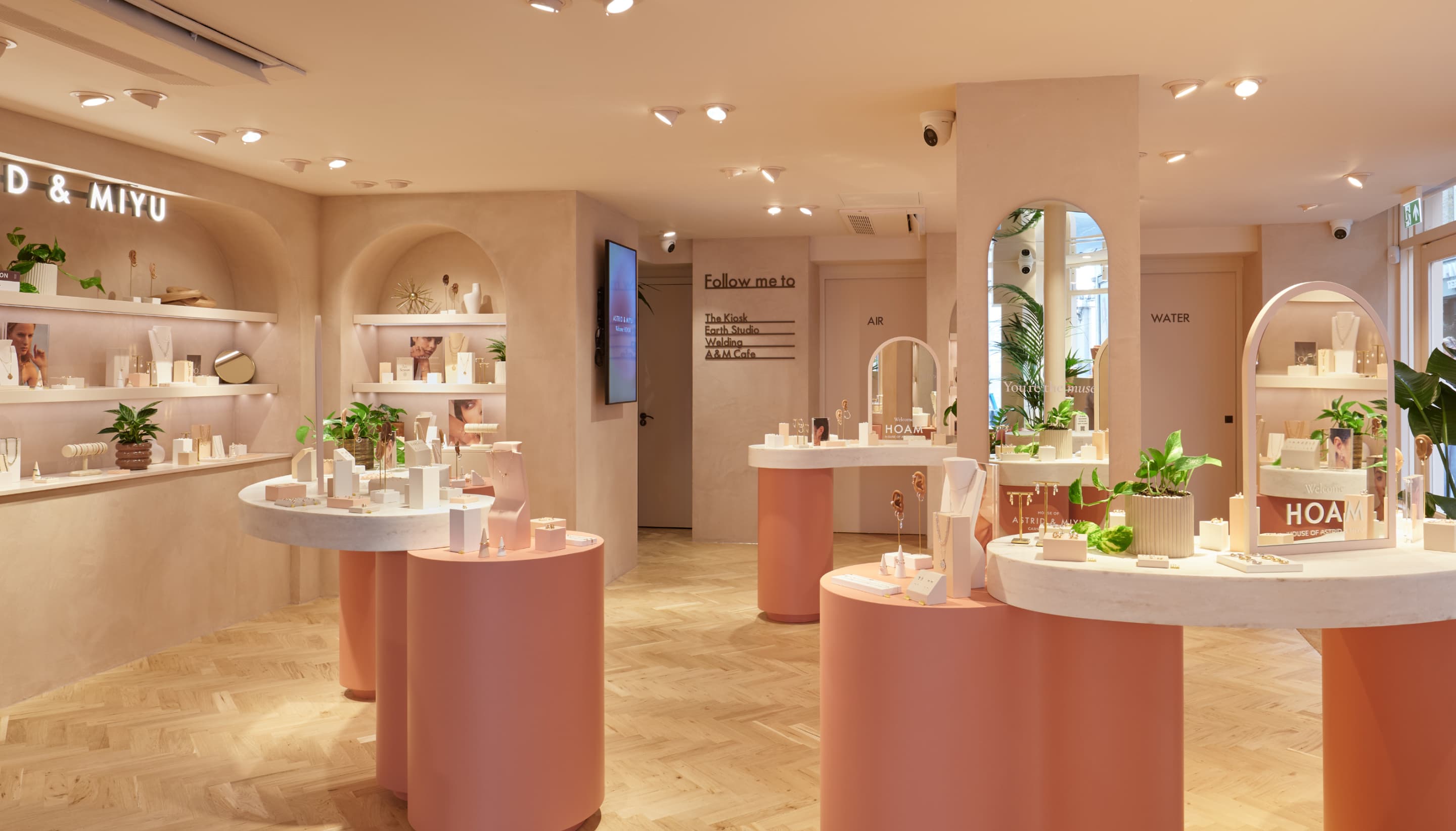 Stores_-_Desktop_1_d24eeecc-8c64-4a98-8f3f-a13305c0b904-Astrid &amp; Miyu