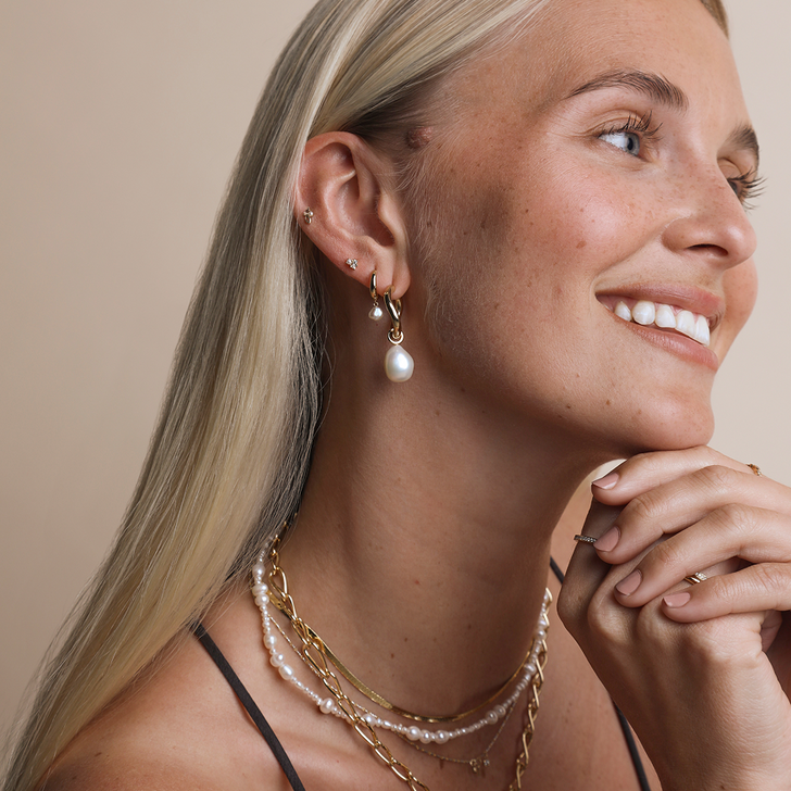 About_Us-Astrid & Miyu