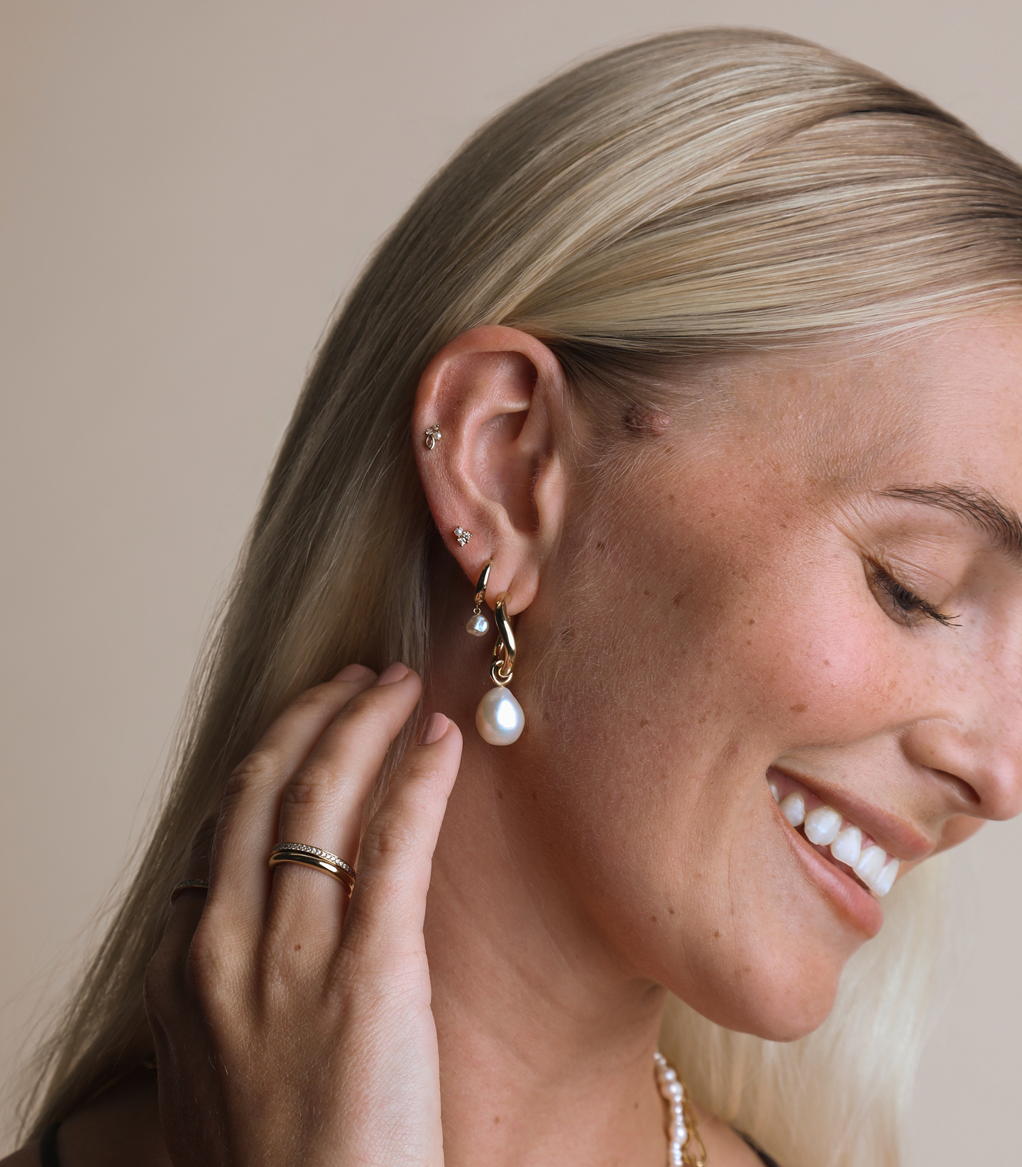 Hero_Desktop_a897a9c2-6e1a-40eb-963b-147c4fd41f08-Astrid & Miyu