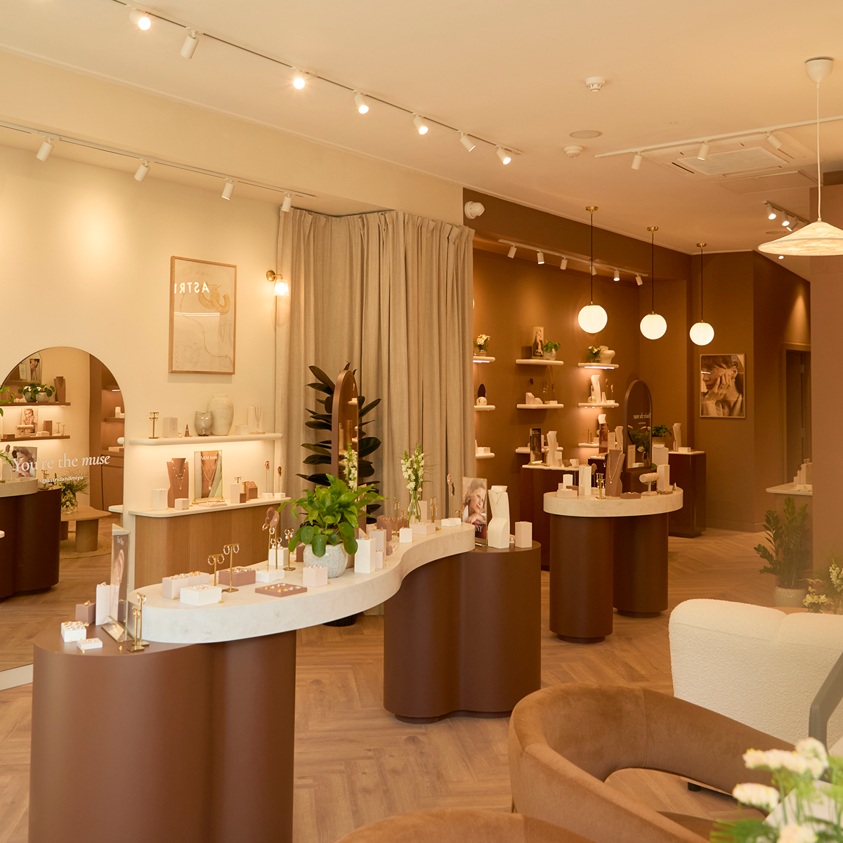 Q1_26_Hampstead_Store_Mob_1-Astrid & Miyu