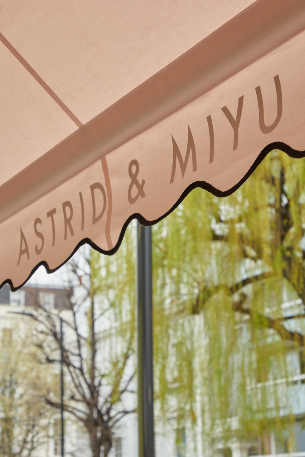 Traditional_awnings-Astrid & Miyu