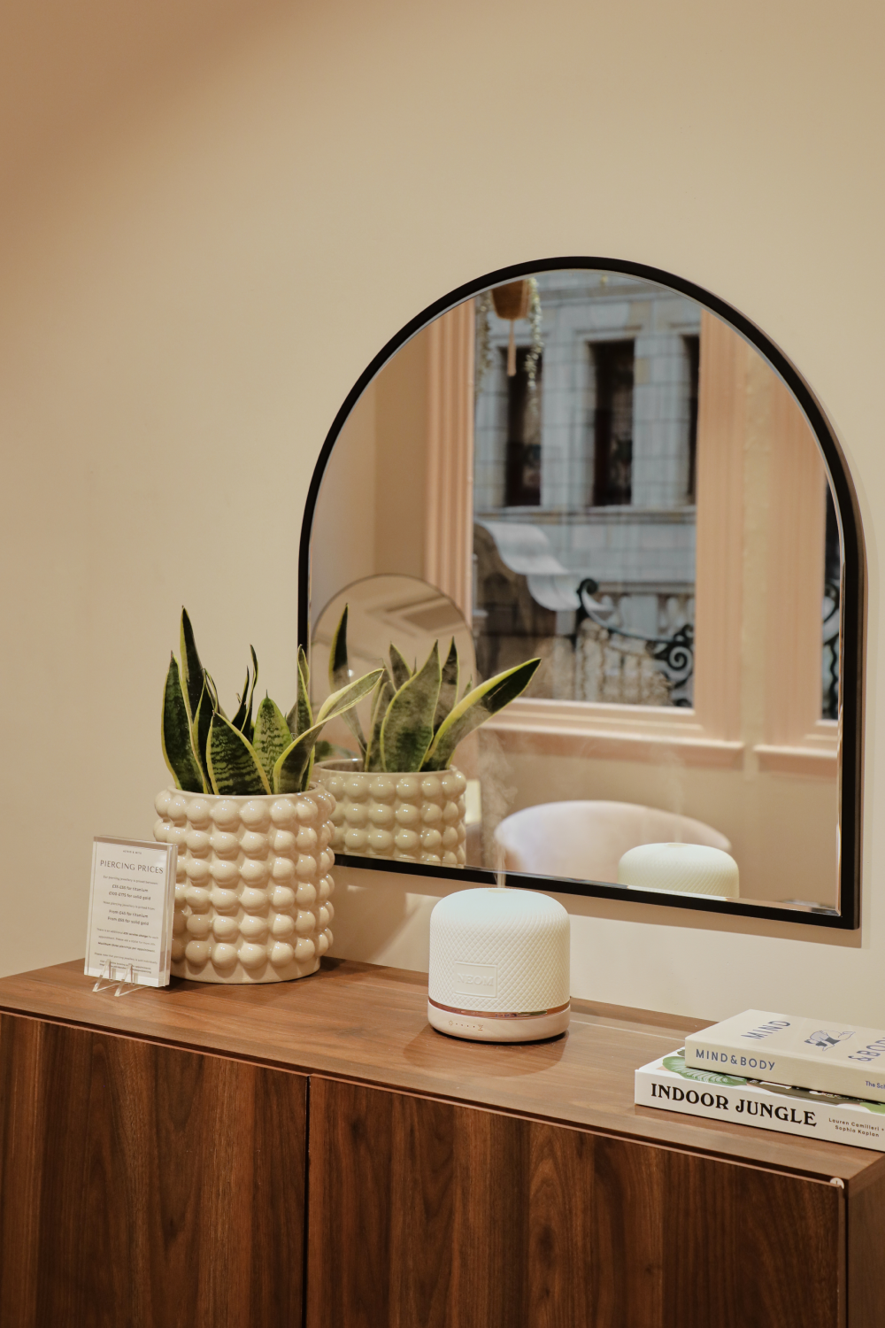 Walnut_finish-Astrid &amp; Miyu